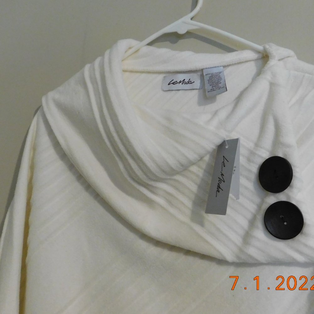 Le Moda Ladies Cream Big Button Pleated Poncho One Size